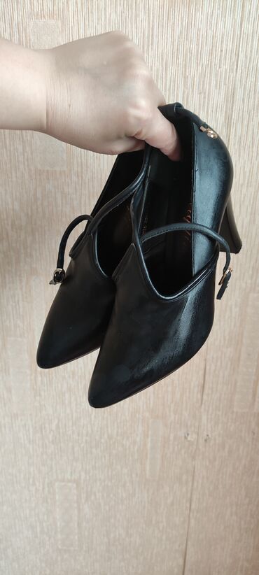 Tuflilər: Tuflilər, Ölçü: 36.5, rəng - Qara, İşlənmiş — 10