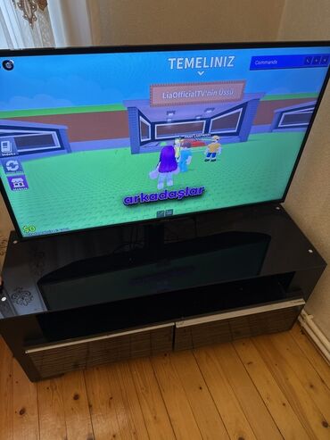 Düz TV altlığı, Polkalı, Şüşəli