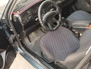 Volkswagen: Volkswagen Vento: 1995 г., 1.8 л, Механика, Бензин, Седан