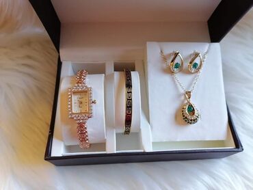 Setovi nakita: Cena 2100din
Bez kutije ide — 3
