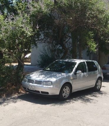 Avtomobil satışı: Gümüşü rəngli, 4 qapılı hetçbek tipli Volkswagen Golf avtomobili