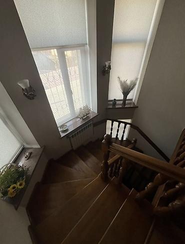 Долгосрочная аренда домов: 300 м², 6 комнат — 1