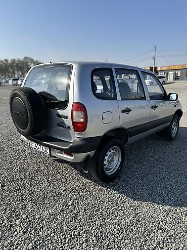 Транспорт: Chevrolet Niva: 2008 г., 1.7 л, Механика, Бензин, Внедорожник — 6