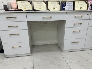dırnaq masası: Kosmetolojiye istifadə olunub,Salondada istifadə oluna bilər,Çox yaxşı