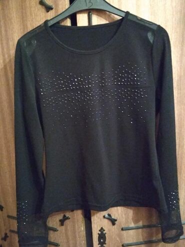 Köynək və bluzalar: Koftaların hər biri 1 manatdan, razmer S(36). Ünvan Azadlıq -da lalafo.az — 7 Köynək və bluzalar: Koftaların hər biri 1 manatdan, razmer S(36). Ünvan Azadlıq — 7