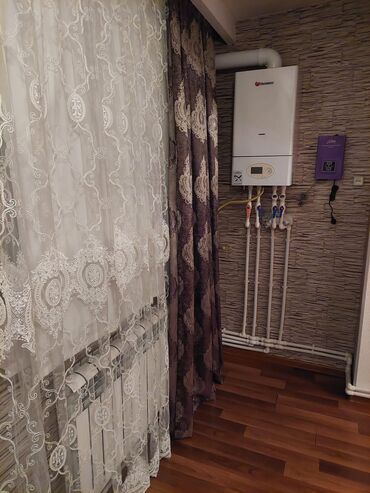 Köhnə tikili: Ev yerlesir 3 cu mkr Turk liseyinin yani 2otaqli 5in 5i Lelinqrad — 4