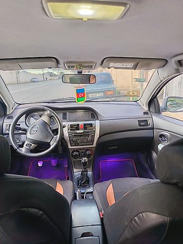 bmw e39 satilir: Sedan avtomobil – ağ rəng, 5 yerlik, önqapılar və arxa qapılarla — 3