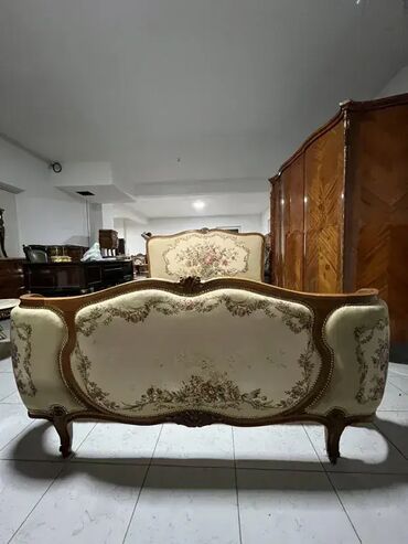 halo oglasi kreveti: Stilski krevet 140 x 190 cm (Goblen mebl) Dobro stanje Licno