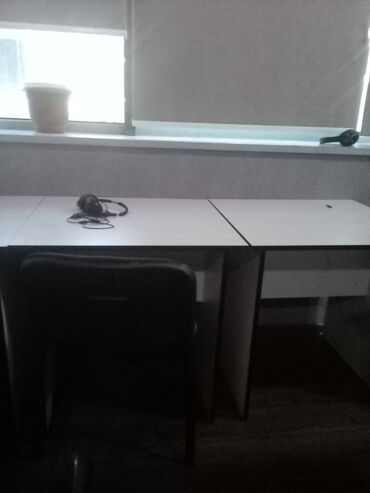 iki nəfərlik yazı masası: Kvadrat masa