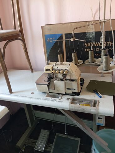 бесшумная швейная машинка: Швейная машина Gemsy, Швейно-вышивальная, Полуавтомат