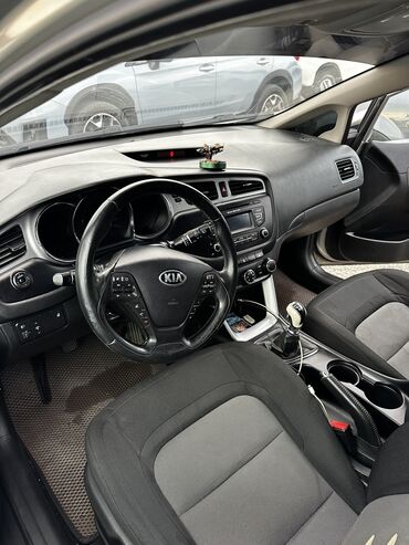 кия ceed: Kia Ceed: 2013 г., 1.6 л, Механика, Бензин, Хэтчбэк