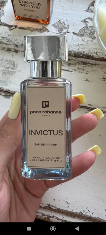 Paco Rabanne Invictus Eau de Parfum kişi ətiri, 30 ml həcmində şüşə