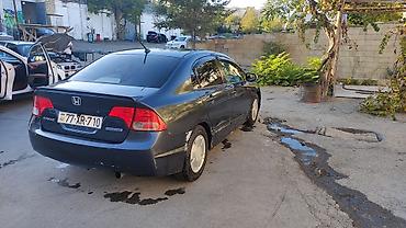 Honda: Honda Civic: 1.3 l | 2006 il Sedan — 4