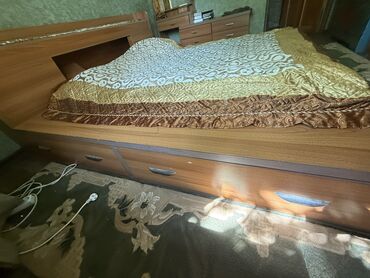 Двуспальные кровати: Двуспальная кровать, Б/у, С матрасом, длина - 232 см — 2