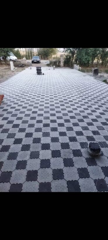 Тротуарная плитка: Тротуарная плитка для обустройства дорожек и площадок. В ассортименте — 4