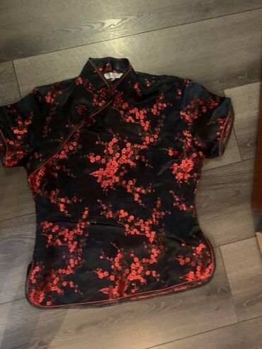 košulje za punije dame: Tradicionalna kinono bluza/košulja od neke punije svile, nošena ali u