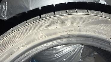один: Зимние шины 235/45 R18 (маркировка на боковине: 235/45R18, знак — 2