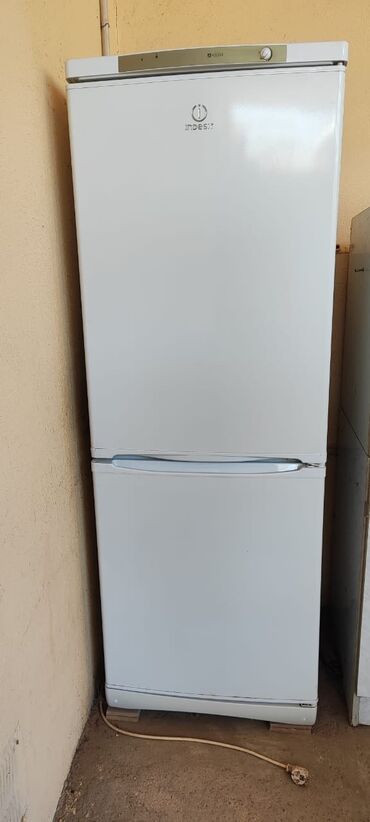 Б/у Холодильник Indesit, цвет - Белый