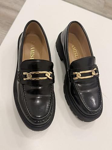 salvar: Qadın loaferləri – qara, laklı üst səth və qalın rellefli altlıqla. - — 1