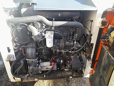 avtocar: Bobcat S220 skid steer yükləyici Xüsusiyyətlər: - Model: Bobcat S220 — 3