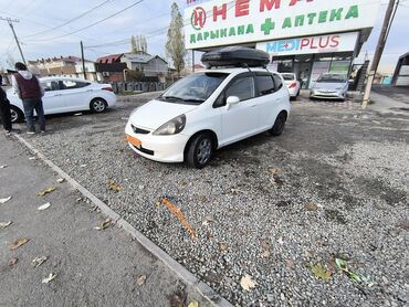 пассат б5 1 8: Honda Fit: 2002 г., 1.3 л, Автомат, Бензин, Седан