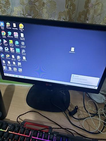 iphone 15 pro ikinci el: LG 19” LED monitor 60HZ - Model: LG E1942, serial və model etiketli — 1