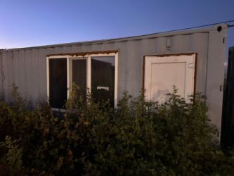 дом контейнера: Продам контейнер 20т в хорошем состоянии с боку есть окна и дверь не