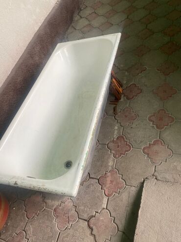 Другие товары для дома: Чугун ванна б у 8000 сом обращайтесь в ватцап