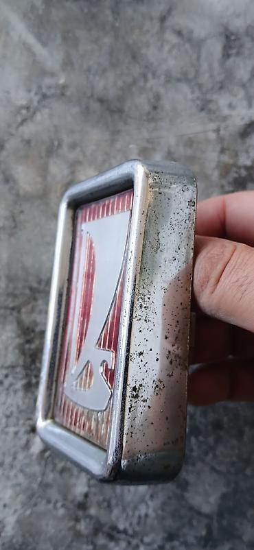 sıqaret: VAZ/LADA kapot emblemi (2101-2107 üçün) - Orijinal metal emblemdir — 2