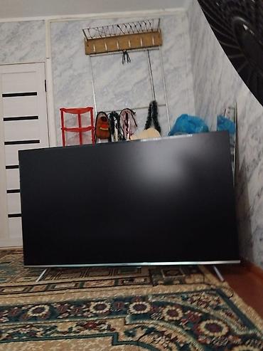 ми 9 с: Большой LED-телевизор на ножках - Диагональ примерно 55–65 дюймов — 2