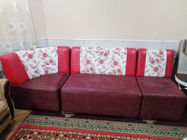 sofa: Диван