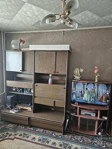 железная полка: Стенка модульная в гостиную/зал - Материал: ЛДСП под тёмное дерево. - — 1