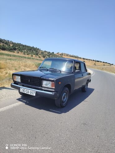 3 kameralı videoregistrator: Model: Lada (VAZ) 2107 sedan Rəng: qara Qapı sayı: 4 Nömrə nişanı