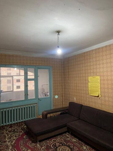 квартиру 2 комнатную: 1 комната, 44 м², 106 серия, 5 этаж, Старый ремонт