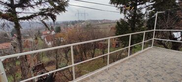 Kuće na prodaju: 54 kv. m, 4 sobe — 2