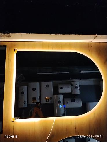 зеркало с лампой: Зеркало с LED‑подсветкой (форма «D») - Настенное зеркало — 1