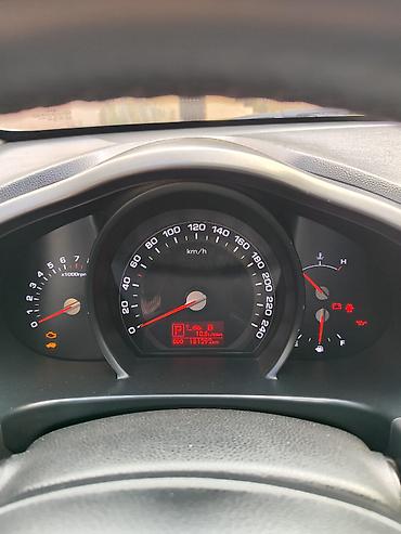 Kia: Kia Sportage: 2 l | 2011 il — 9