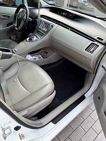 ключ на приус: Toyota Prius: 2015 г., 1.8 л, Гибрид — 6