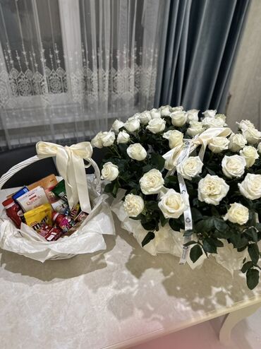 замороженные овощи: 50шт роз в корзинке стоят около 15000 продам срочно за 2000 подарили