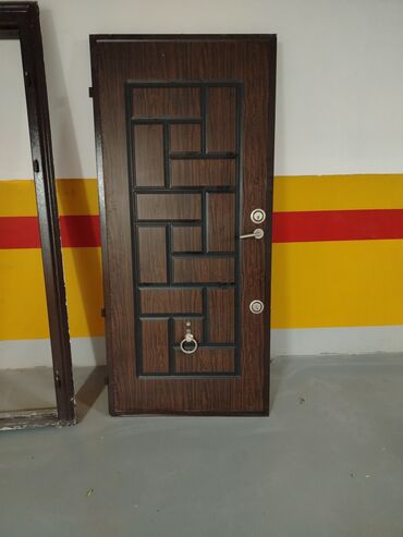 входные металлические двери: Metal giriş qapısı, evlər, mənzillər və ya ofislər üçün nəzərdə