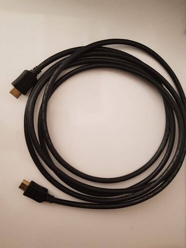 Audio və video kabellər: HDMI kabel 3 metr.Demək olar ki yenidir.Qoşulub yoxlanılıb və