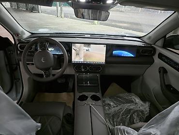 Другие детали салона: Электромобиль LEAPMOTOR — интерьер и мультимедиа премиум-класса — 8
