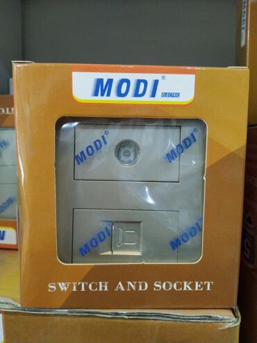 smart açar: Modi Electric istehsalı olan, qəhvəyi rəngli açar və rozetka dəsti