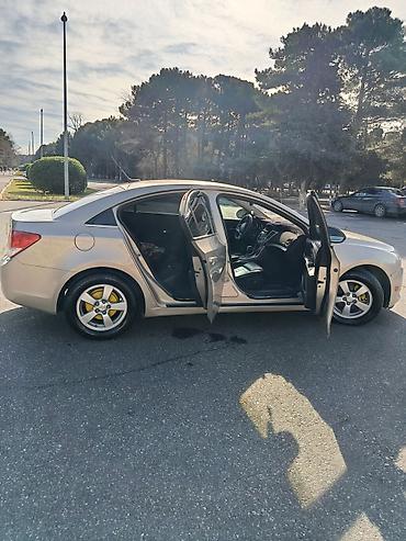 Chevrolet: Chevrolet Cruze: 1.4 l | 2011 il 320000 km Sedan — 6