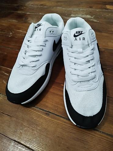 Patike: 02. 41-46
3700⭐⭐ — 2