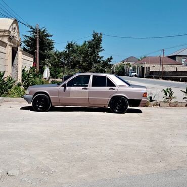 Mercedes-Benz 190: 0.2 l | 1992 il Sedan