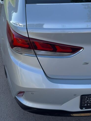 жаны машина: Автомобиль Hyundai Sonata в серебристом цвете, идеально состоянии