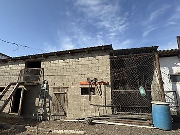 Продажа коттеджей и домов: 🏡 Продаётся капитальный кирпичный дом в центре города 📍 Локация Дом — 12