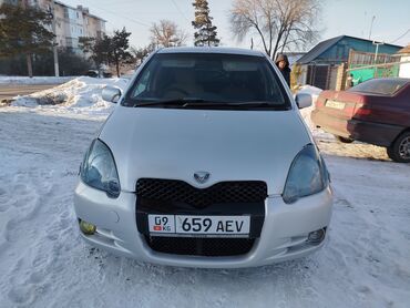 Toyota: Toyota Vitz: 1 л, Автомат, Бензин, Хэтчбэк