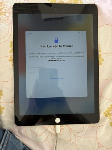 Tableti: Na prodaju ipad za delove  Imaju iCloud  Cena 20€ komad  Broj telefona — 3